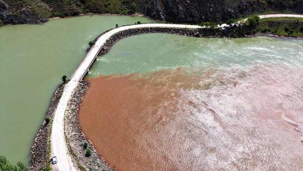 Burası Amazonlar değil Sivas: İki renkli su böyle buluştu