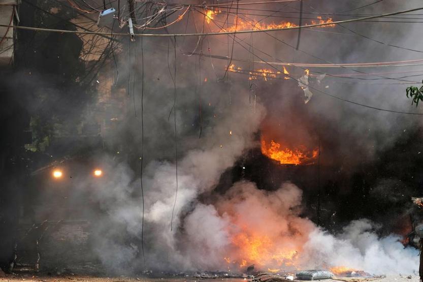 Yeni Delhi’de otel yangınında can pazarı Pencerelerden yardım çığlıkları yükseldi: En az 21 ÖLÜ…