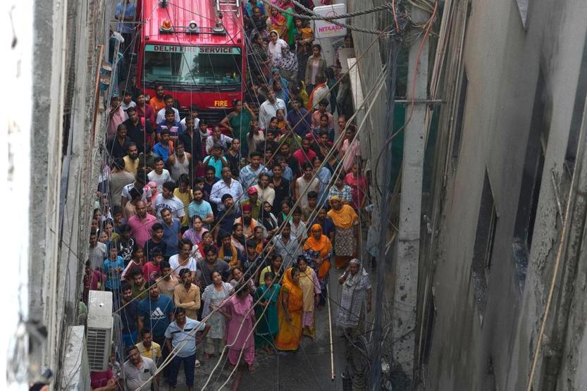 Yeni Delhi’de otel yangınında can pazarı Pencerelerden yardım çığlıkları yükseldi: En az 21 ÖLÜ…
