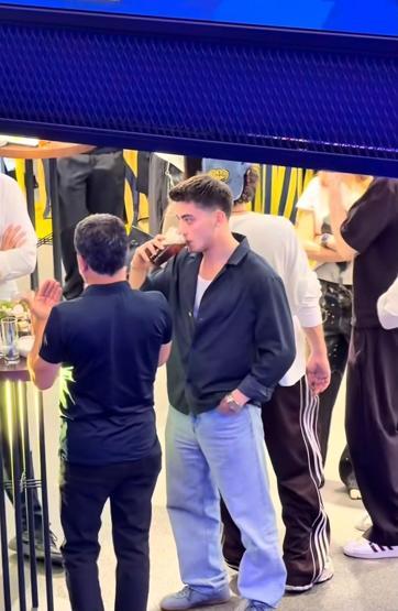 Uzak Şehirin yıldızı Atakan Özkayadan takımına destek Ünlü oyuncu, Fenerbahçe’nin forma lansmanında
