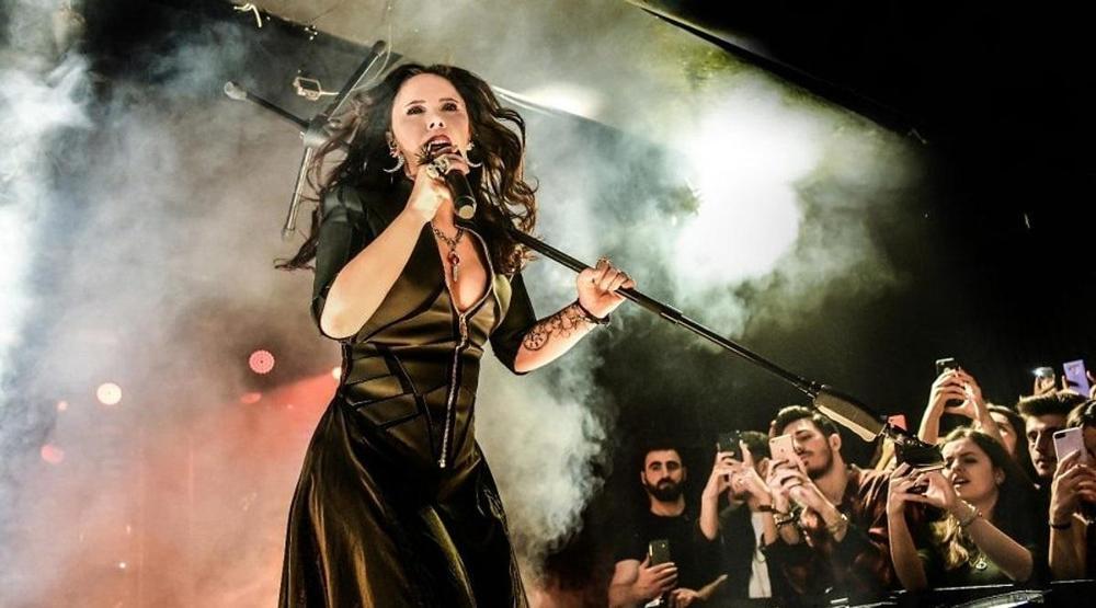Şebnem Ferah Konserine Ünlü Akını Rock Müziğin Kraliçesi 6 Yıl Sonra Sahnede Ağlamamak İçin Kendini Zor Tuttu