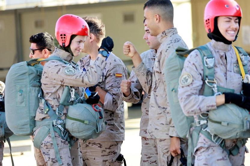 İspanyada tahtın varisi prenses, paraşütle atladı