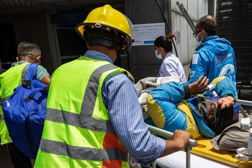 Cenaze duaları okunurken, “ölüm bölgesinden” sürünerek geldi 6 gündür kayıptı, Everest’te mucize yaşandı...