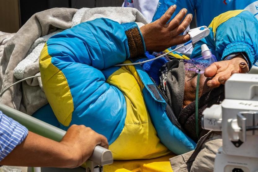 Cenaze duaları okunurken, “ölüm bölgesinden” sürünerek geldi 6 gündür kayıptı, Everest’te mucize yaşandı...