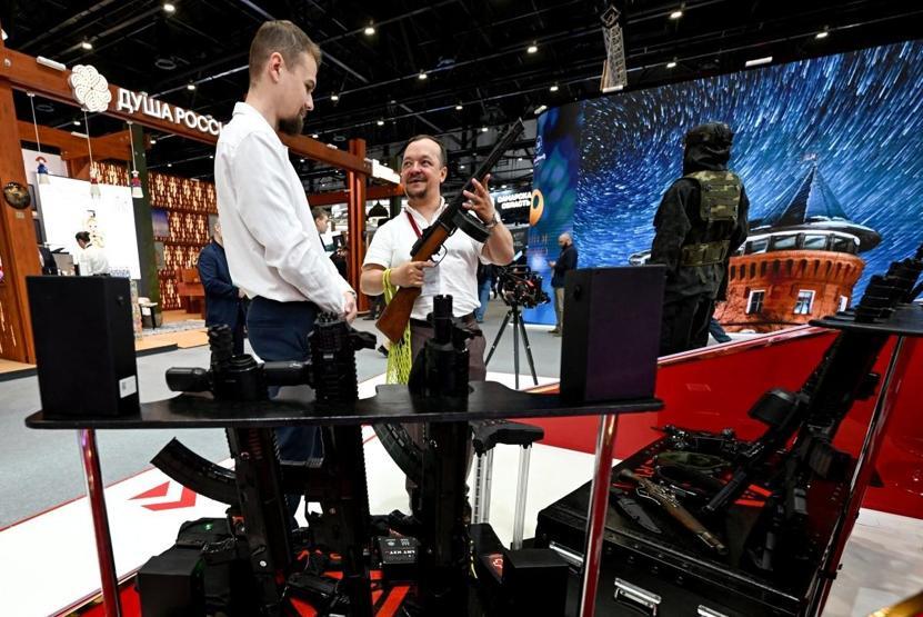 Putin’in Davos’u ikiye bölündü: Savaş ya da barış Finans devlerinin yerini, silahlar aldı…