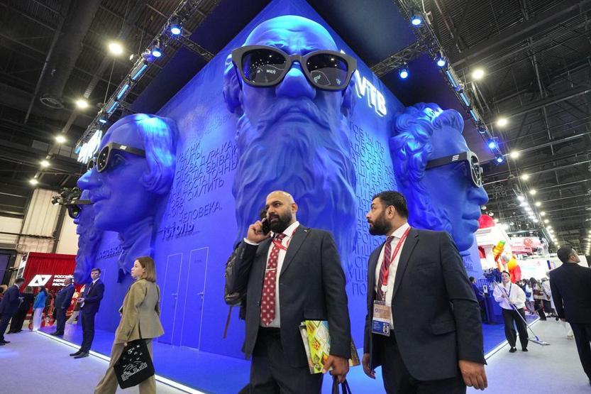 Putin’in Davos’u ikiye bölündü: Savaş ya da barış Finans devlerinin yerini, silahlar aldı…