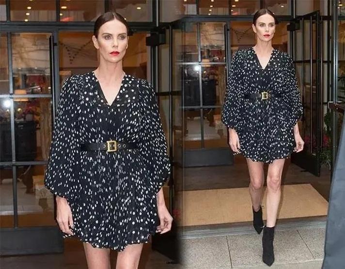 Charlize Theronun Güzellik Sırrı Kim Der Ki 50 Yaşında Genç Ve Sağlıklı Görünen Cildin Anahtarı