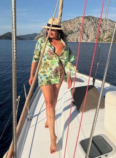 Nurgül Yeşilçaydan tatil paylaşımı Necati Kocabay aşka geldi KALPLER HAVADA UÇUŞTU