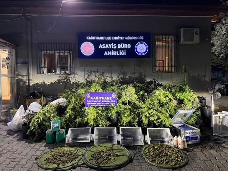 Kağıthanede koku gelen eve operasyon: Evi zehir yuvasına çevirmişler