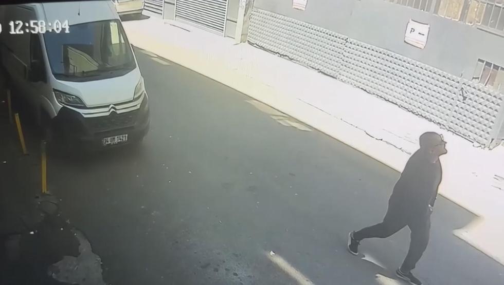 Kıskançlık bahanesiyle eşinin çalışanını vurdu