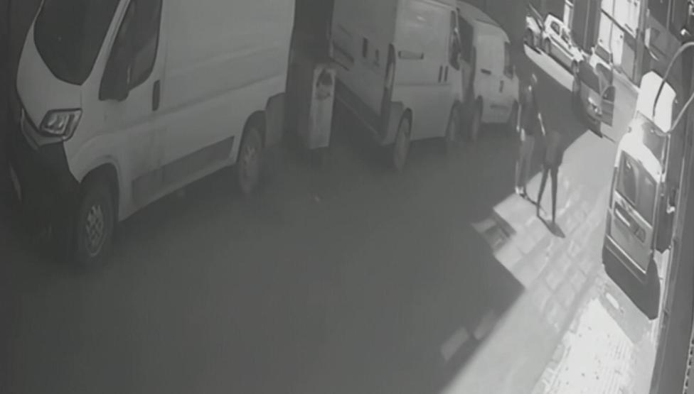 Kıskançlık bahanesiyle eşinin çalışanını vurdu