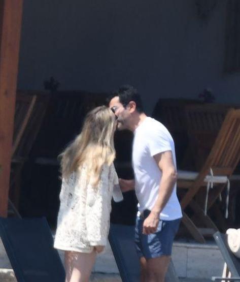 Kenan İmirzalıoğlu ve Sinem Kobal’dan Bodrum’da Romantik kaçamak Samimi Pozları Gündem Oldu