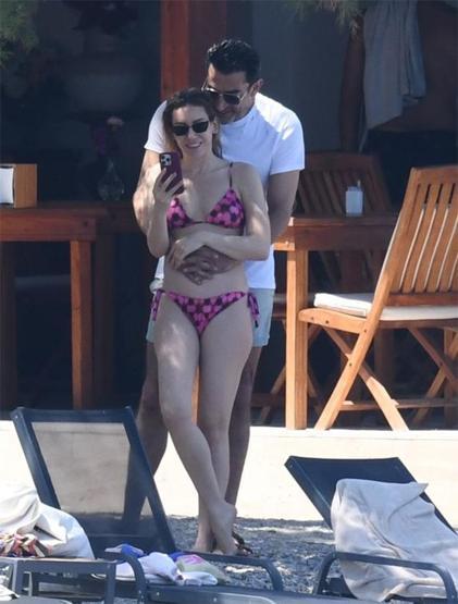 Kenan İmirzalıoğlu ve Sinem Kobal’dan Bodrum’da Romantik kaçamak Samimi Pozları Gündem Oldu