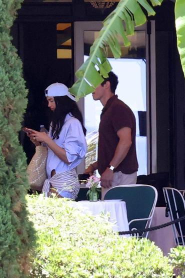 Dua Lipa ve Callum Turnerın 90 milyonluk düğünü, İtalyan kentini karıştırdı