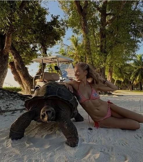 Burcu Esmersoy tatilde Pozları nefes kesti