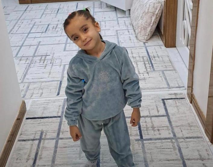 Kayıp olarak aranıyordu: 5 yaşındaki Menesa evinin havuzunda ölü bulundu
