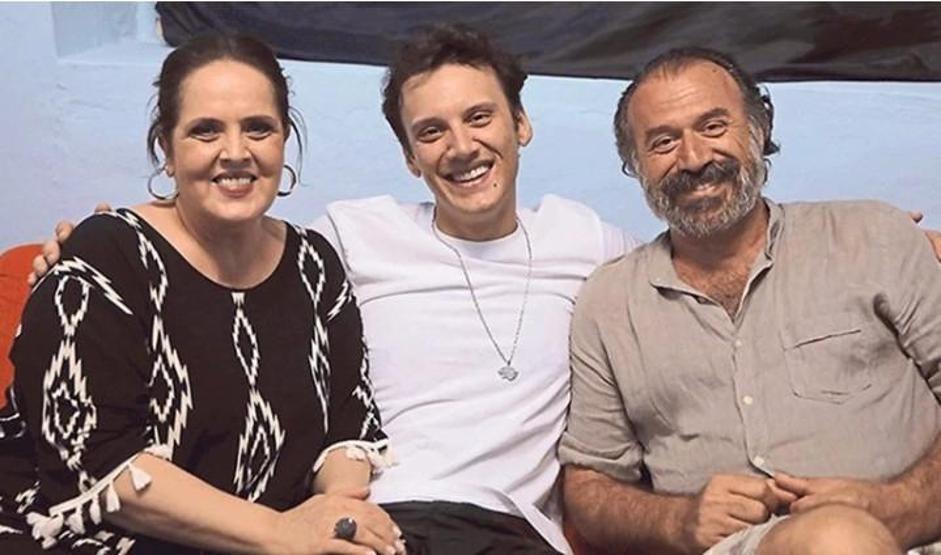 Edis’ten net mesaj: “Ne tarzım ne de müziğim taklit”