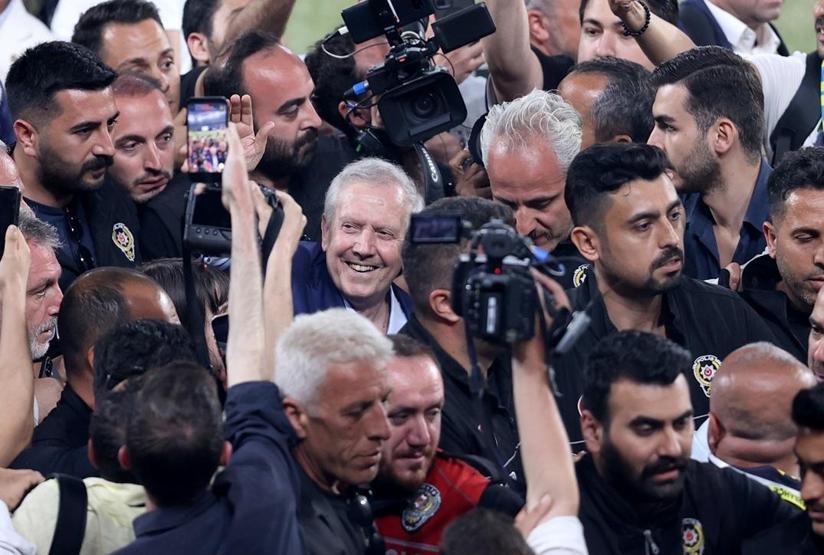 Kuyt ve Volkan, Fenerbahçeye geri dönüyor Aziz Yıldırımdan teknik ekip kararı...