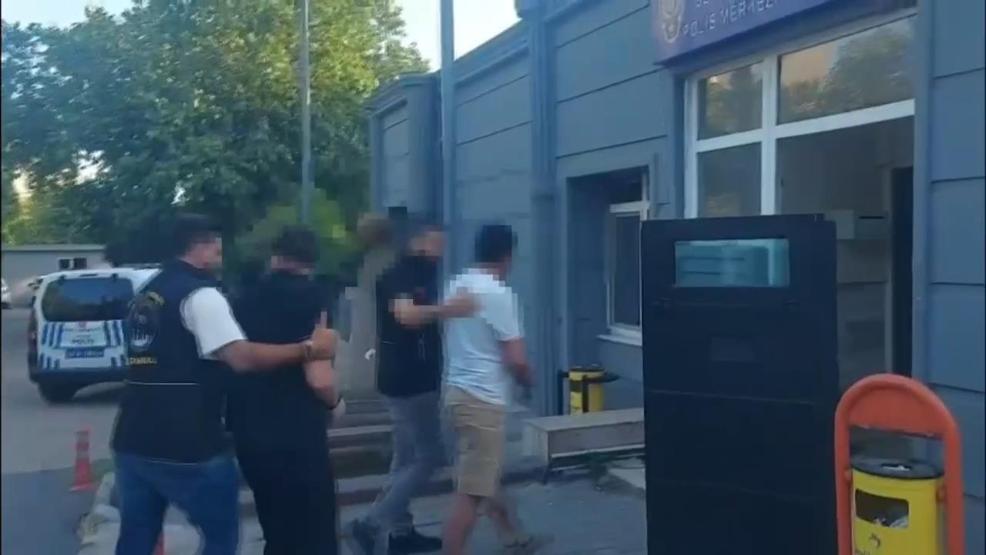 Metrobüste çıkan kavga kanlı bitti: Baba-oğuldan cinayet