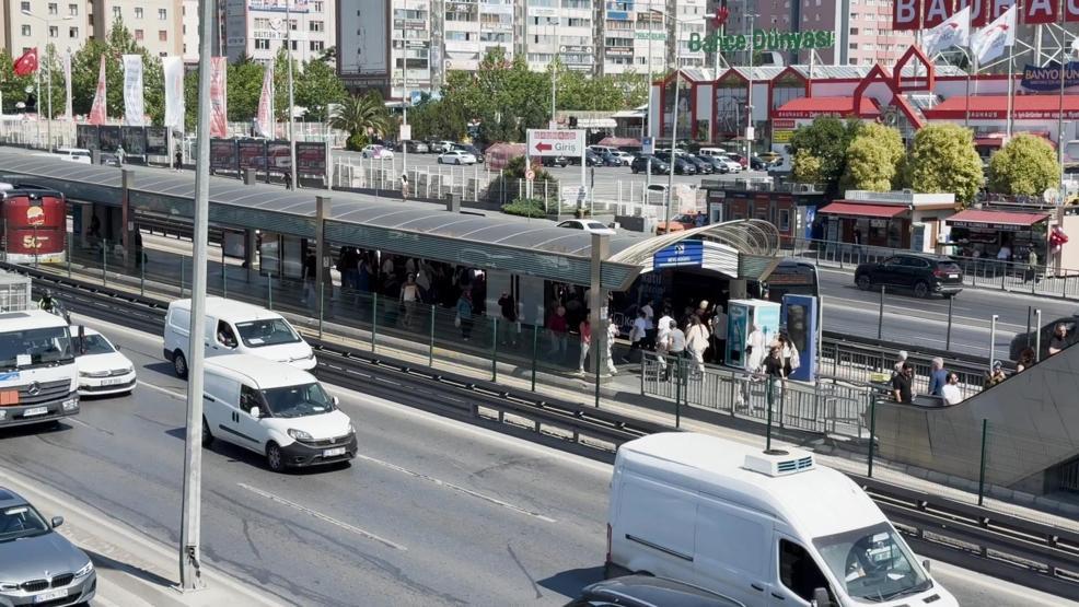 Metrobüste çıkan kavga kanlı bitti: Baba-oğuldan cinayet