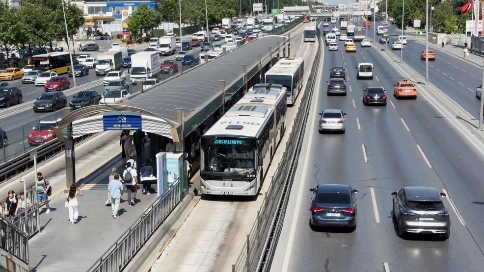 Metrobüste çıkan kavga kanlı bitti: Baba-oğuldan cinayet