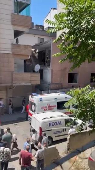 Bina yıkımında panik: Aniden çöktü