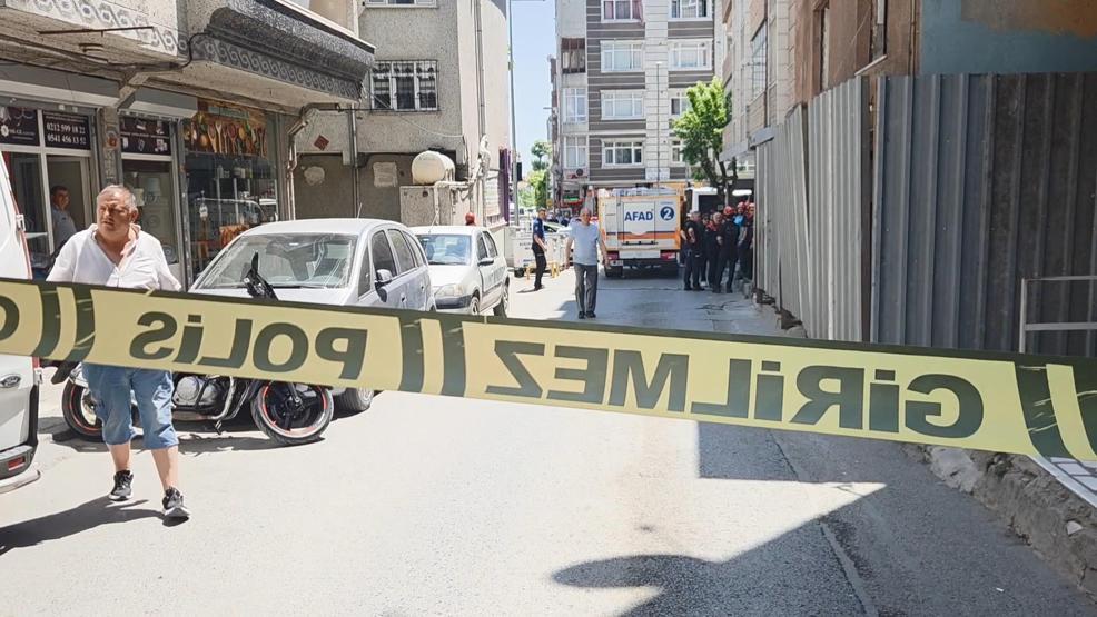 Bina yıkımında panik: Aniden çöktü