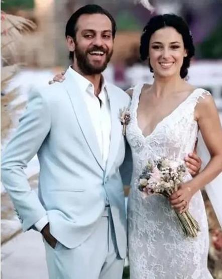 Erkan Kolçak Köstendil ve Cansu Tosun, oğulları Marsel’in doğum gününde buluştu