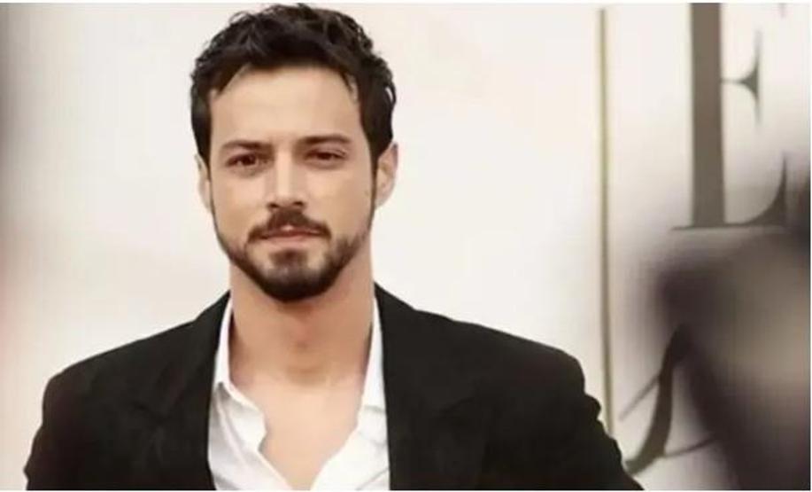 Mert Yazıcıoğlu’ndan sevgilisi Zeynep Artukmaç’la romantik tatil pozu