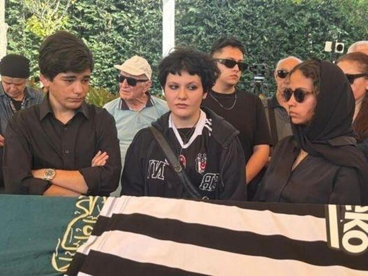 Ayşe Nazlı ağlattı Babası Reha Muhtara böyle veda etti: Hayatımın en güzel yerinde olacaksın
