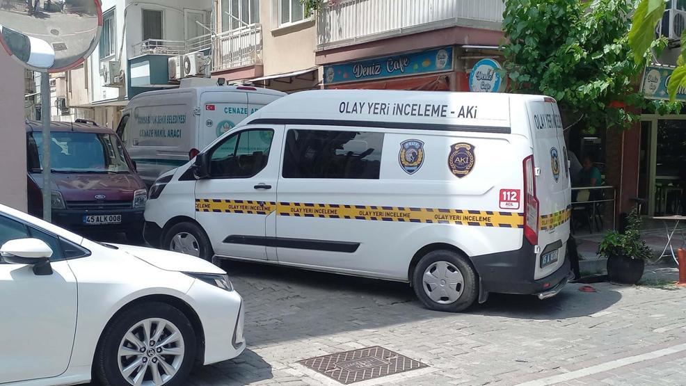 Kötü koku ekipleri harekete geçirdi Modacı evinde ölü bulundu