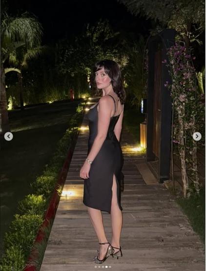Melis Sezen’in iddialı pozları sanal medyayı salladı: Gecenin büyüsü