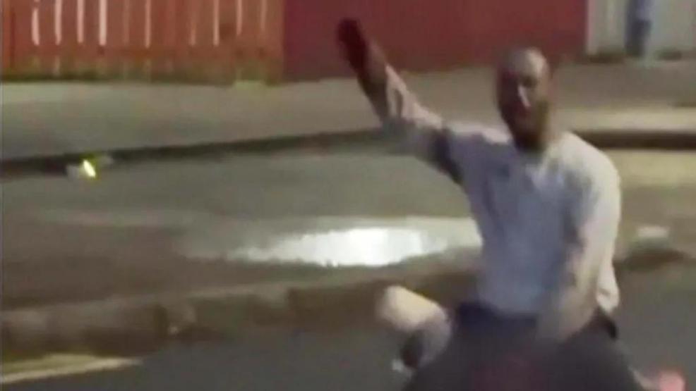 Bıçaklı saldırı sonrası Kuzey İrlanda karıştı Göçmen karşıtı eylemlerde, evler ve araçlar ateşe verildi…