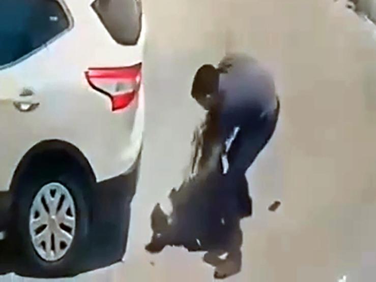 Sokak ortasında bıçaklı dehşet: Genç kadına, saplantılı platonik saldırısı