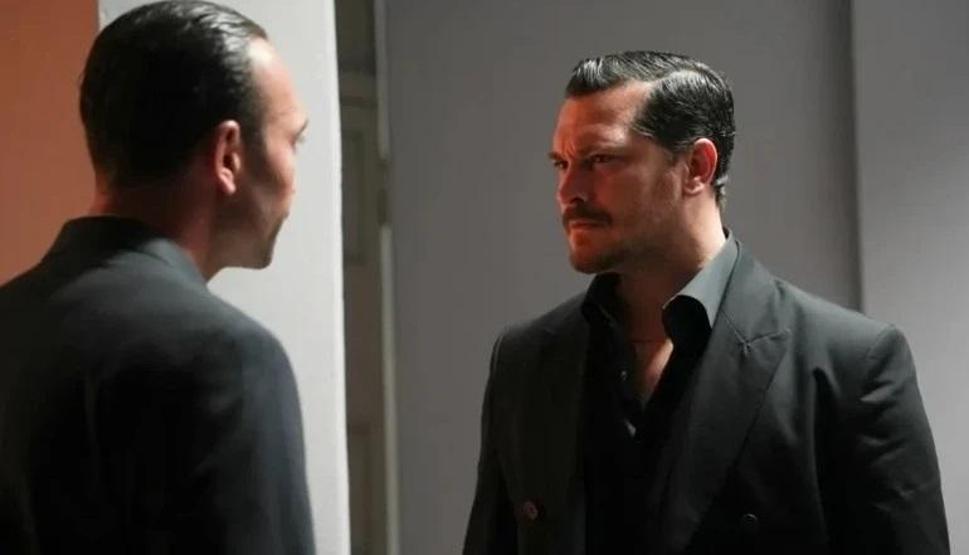 Eşref Rüya final bölümü ile geceye damga vurdu Çağatay Ulusoy ve Demet Özdemirli fenomen dizi ekranlara veda etti