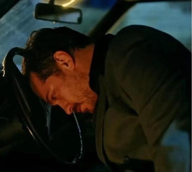 Eşref Rüya final bölümü ile geceye damga vurdu Çağatay Ulusoy ve Demet Özdemirli fenomen dizi ekranlara veda etti