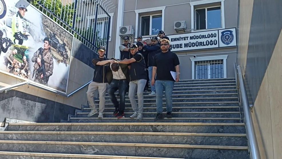 Hong Konglu kadını Amerikalıyım diyerek dolandıran Nijeryalı şüpheli İstanbulda yakalandı