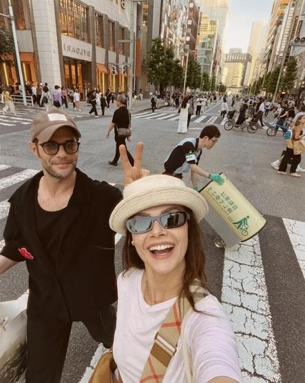Uzak Şehirin Alyası Sinem Ünsal ve Berk Cankat, Tokyoda aşka geldi AMA ÇOK TATLISIN
