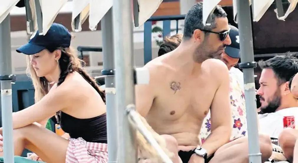 GÖZLER BU İKİLİDE: Anıl Altan ve Gülper Özdemirin Deniz Keyfi Görenler Aynı Şey Söyledi: Pelin Akilin Kulaklarını Çınlatan Benzerlik