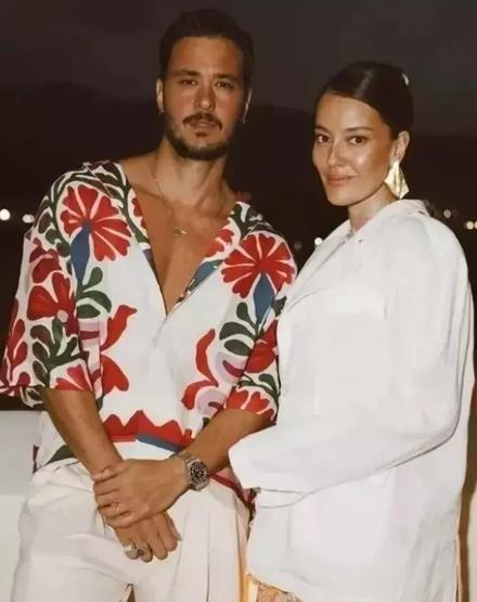 GÖZLER BU İKİLİDE: Anıl Altan ve Gülper Özdemirin Deniz Keyfi Görenler Aynı Şey Söyledi: Pelin Akilin Kulaklarını Çınlatan Benzerlik