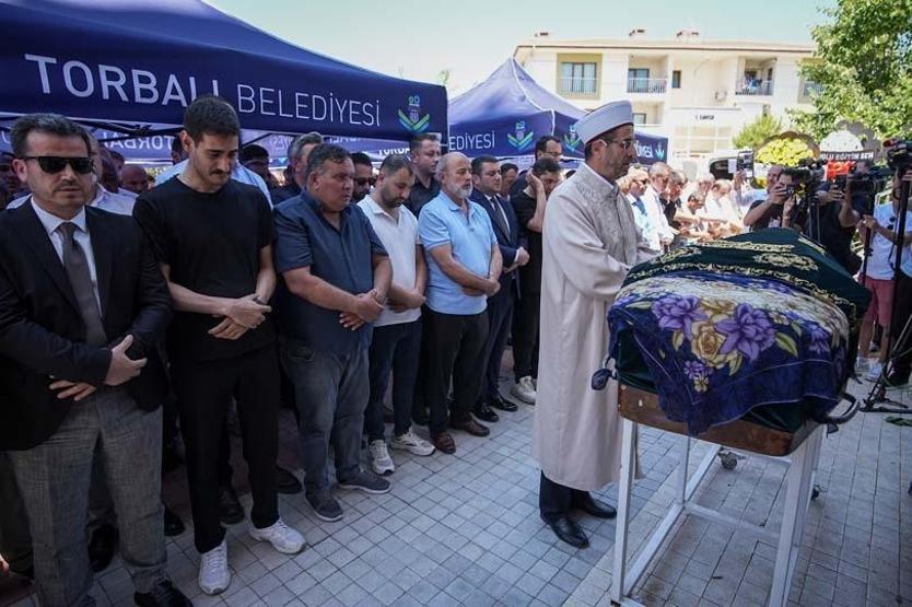 Şifreleri çözüldü Toprağa verilen Ayşe Koparanın mesaj trafiği incelenecek