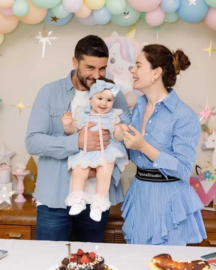 Yıldız Çağrı Atiksoydan Kızıyla Eğlenceli Paylaşım: Hangi Şarkıyı Söylüyor Anlayan Var mı