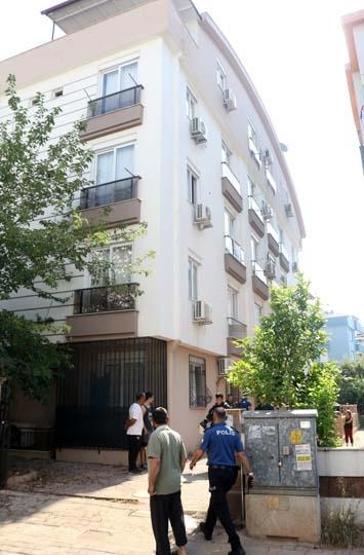 Evini ateşe verdi, komşuların ihbarı felaketi önledi