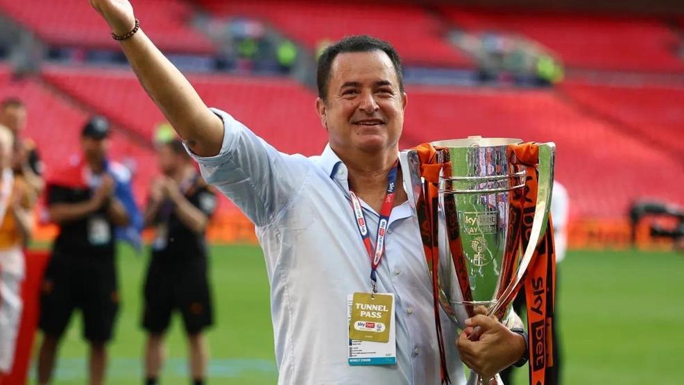 Acun Ilıcalıdan Cumhurbaşkanı Erdoğana ‘Hull City’ forması Beni çok onurlandırdı ve mutlu etti