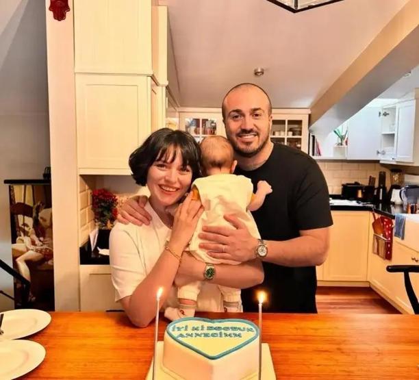 Magazin Kulislerini Hareketlendiren AŞK BOMBASI Ezgi Mola Cephesinden Yeni Aşk İddiası Gönlünü Ünlü Müzisyene Kaptırdı