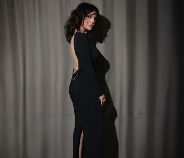Yüz Gerdirme Ameliyatı Sonrası 10 Yaş Gençleşmiş Miyim Demişti Ebru Gündeş Son Pozlarıyla Resmen Meydan Okudu Demet Akalından Olay Yorum