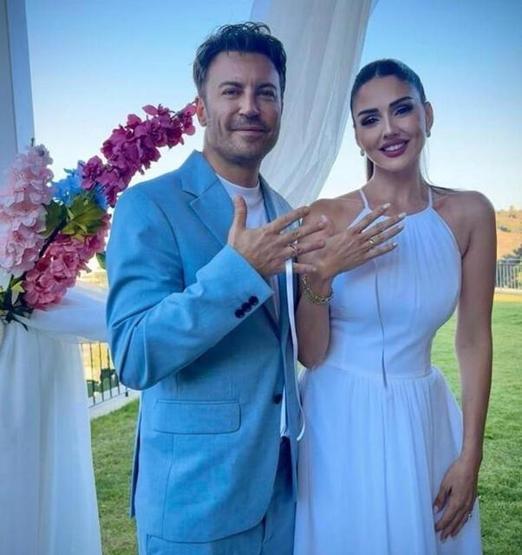 Öyle Bir Geçer Zaman Kinin Ahmetiydi Tolga Güleç ile Öykü Cengiz evlendi