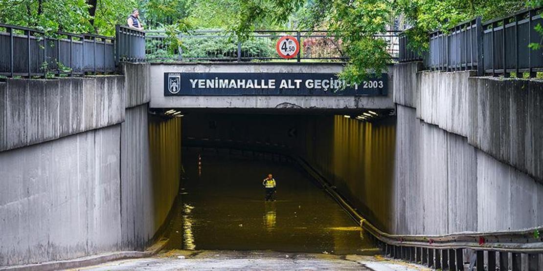 ANKARAYI SEL ALDI | Yol çöktü, alt geçitler göle döndü