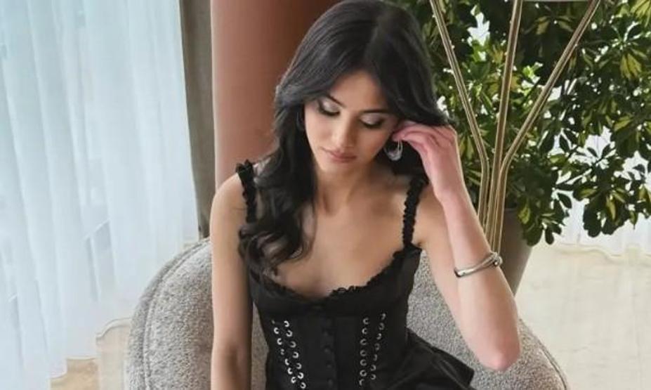 Helin Kandemir sezonu açtı Kırmızı bikinisiyle hayran bıraktı