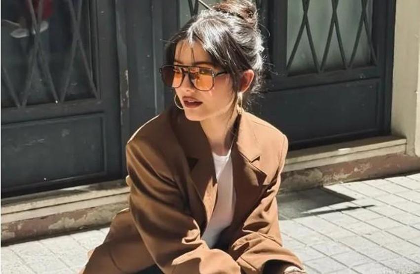 Helin Kandemir sezonu açtı Kırmızı bikinisiyle hayran bıraktı